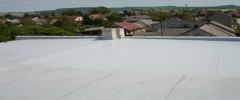 izolace ploché střechy s komínem
