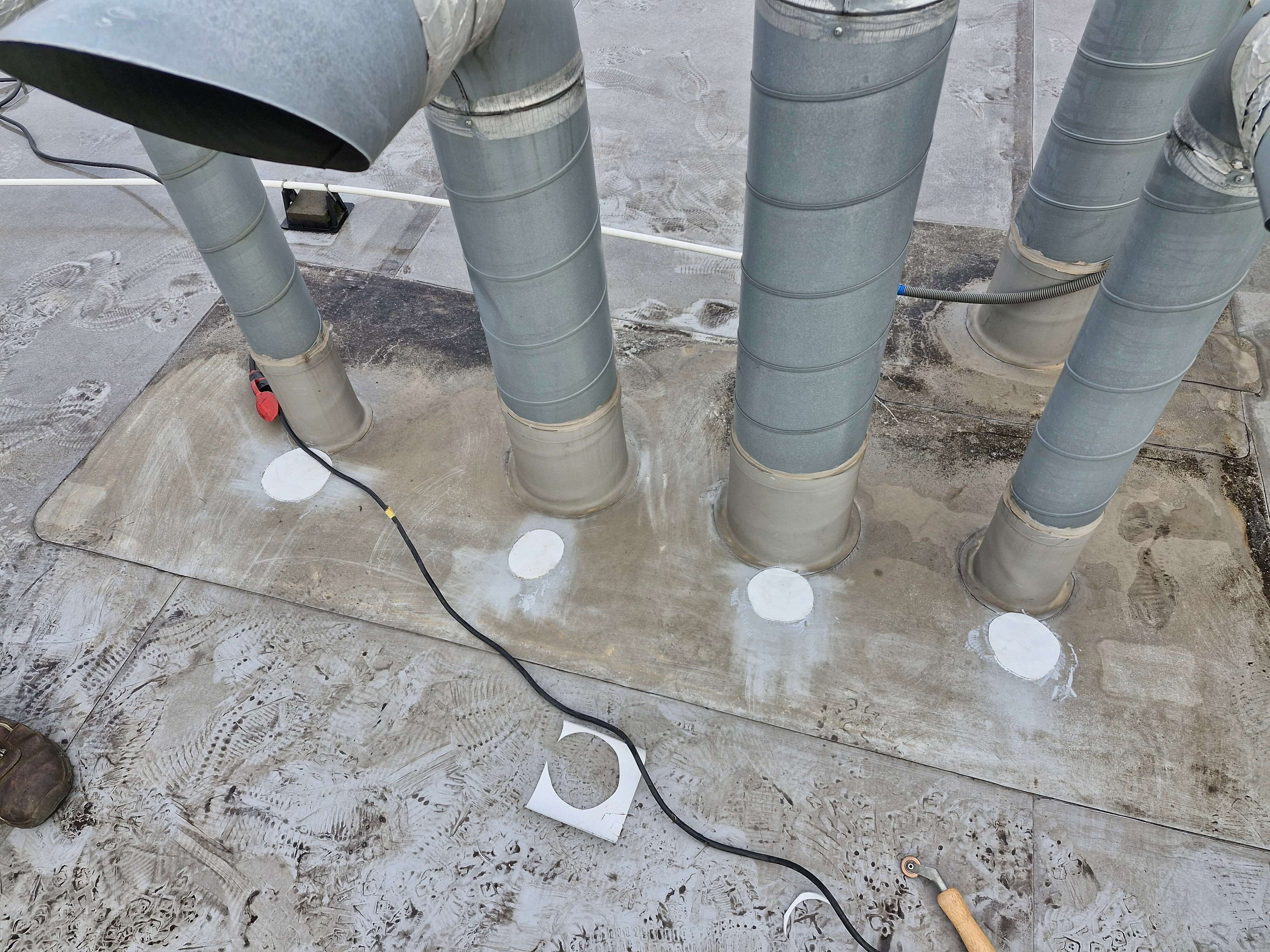 Servis střechy, mechanické poškození PVC fólie